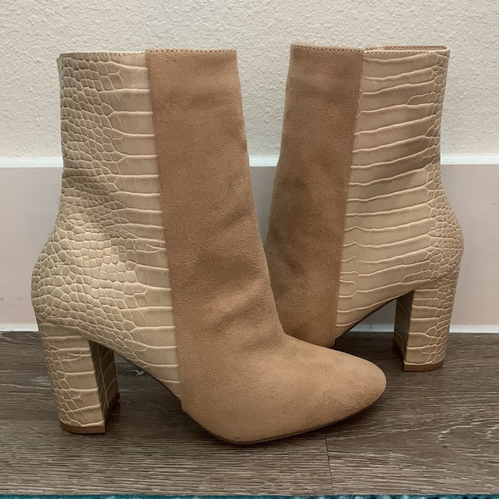 Chinese Laundry Koraline Booties - Light Brown Croc Print size 6.5